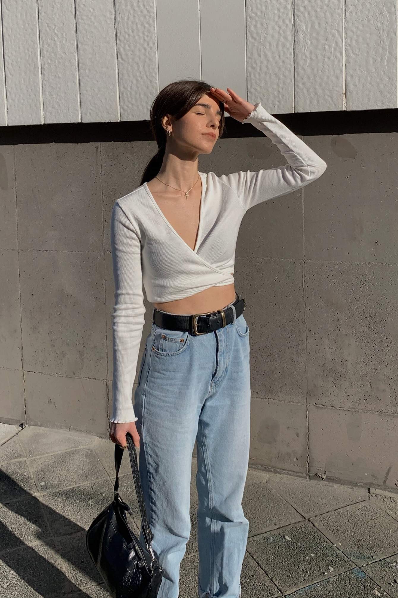 Freshlions Cropped Wickeltop mit Bindegurt in weiss 'Gigi'