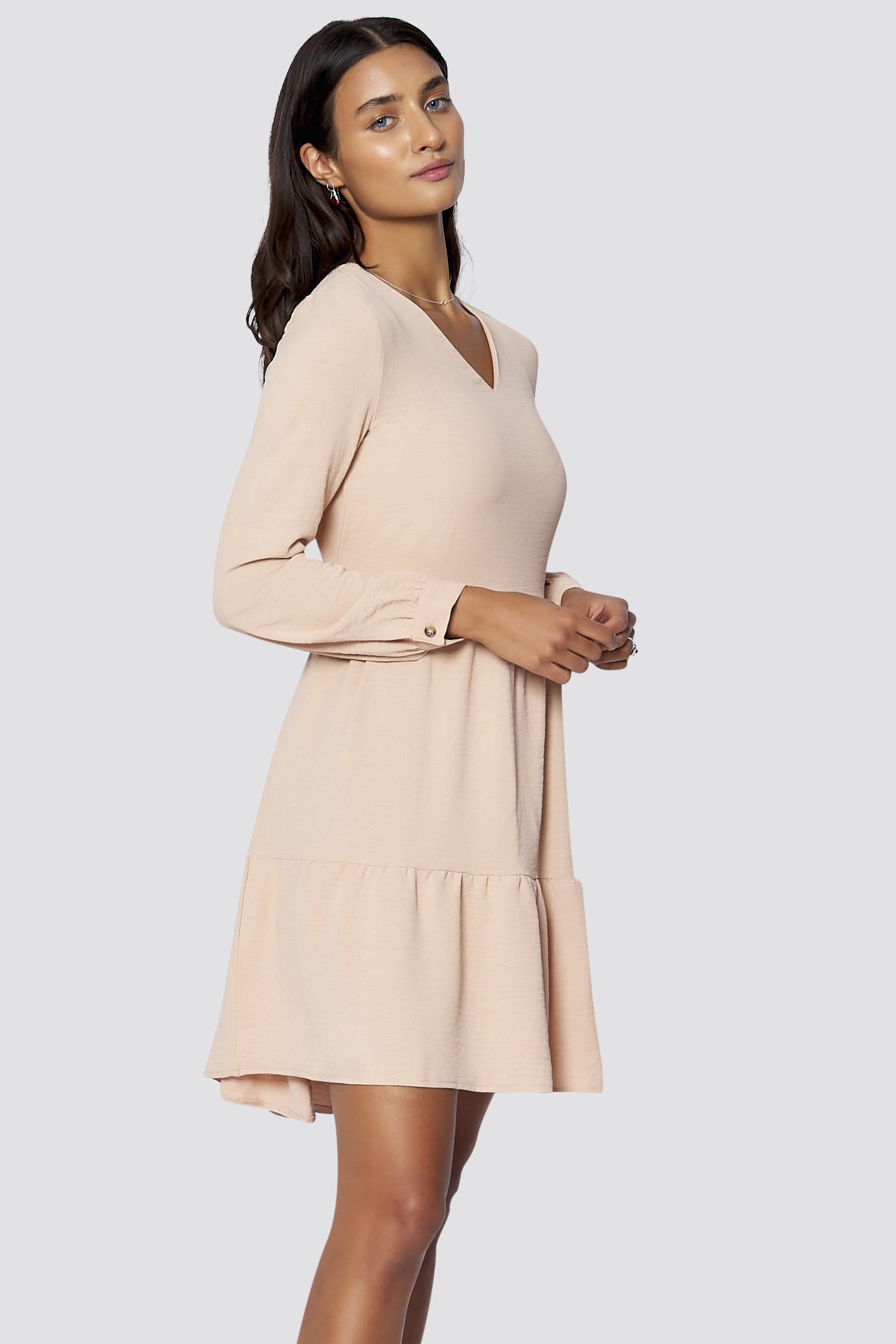 Freshlions Kleid mit V-Ausschnitt in beige