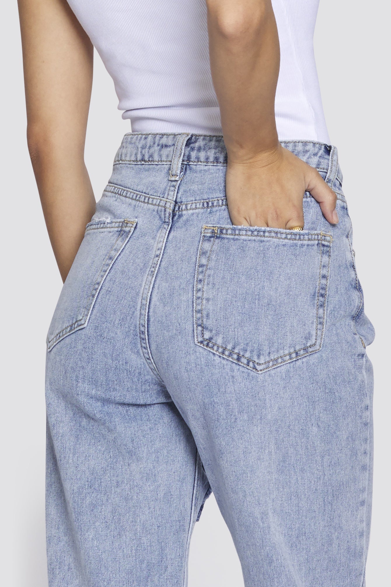 Hellblaue Mom Jeans mit Rissen 'Abby'