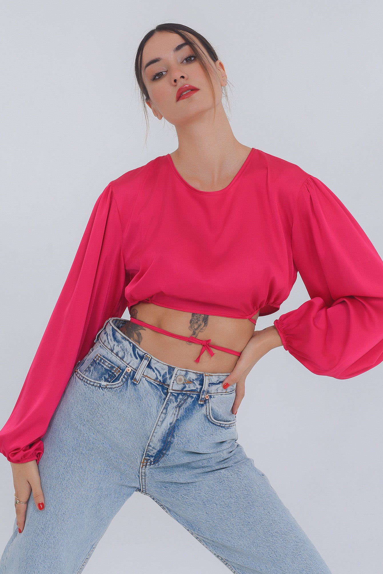 Freshlions Pinke Satin-Bluse mit Rückenausschnitt 'Svea'