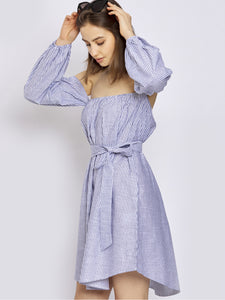 Gestreiftes Off-Shoulder Kleid