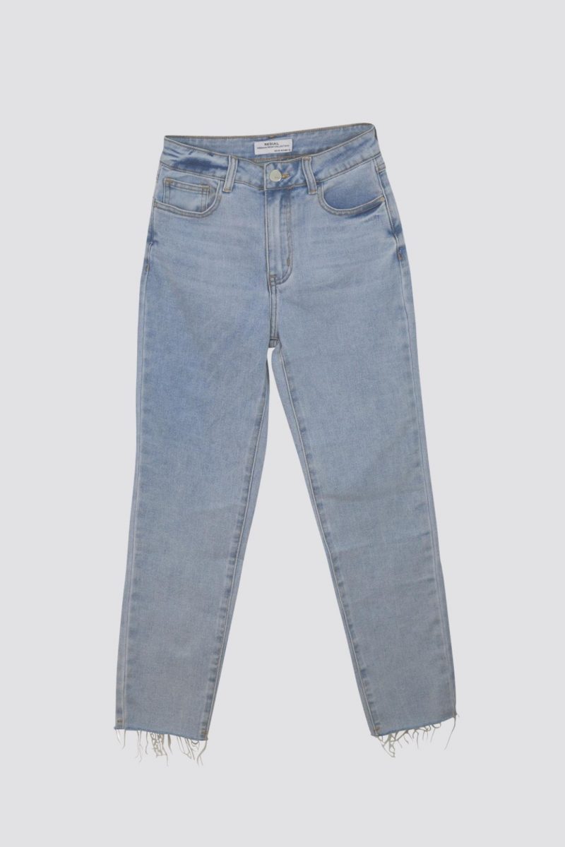 damen-jeans-mit-ausgefranstem-saum-in-hellblau-freshlions-rd1384 (1)
