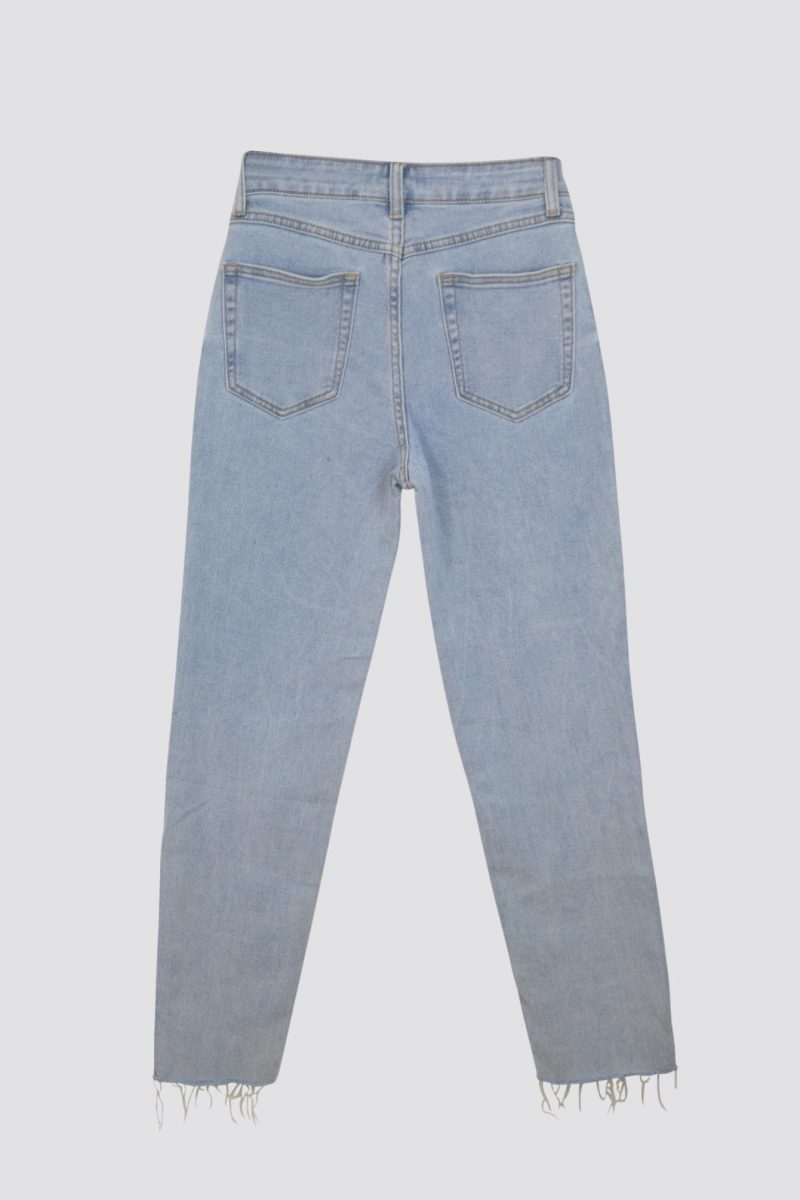 damen-jeans-mit-ausgefranstem-saum-in-hellblau-freshlions-rd1384 (3)