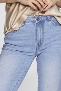RD1628blau-schlichte-mom-jeans-amber-2