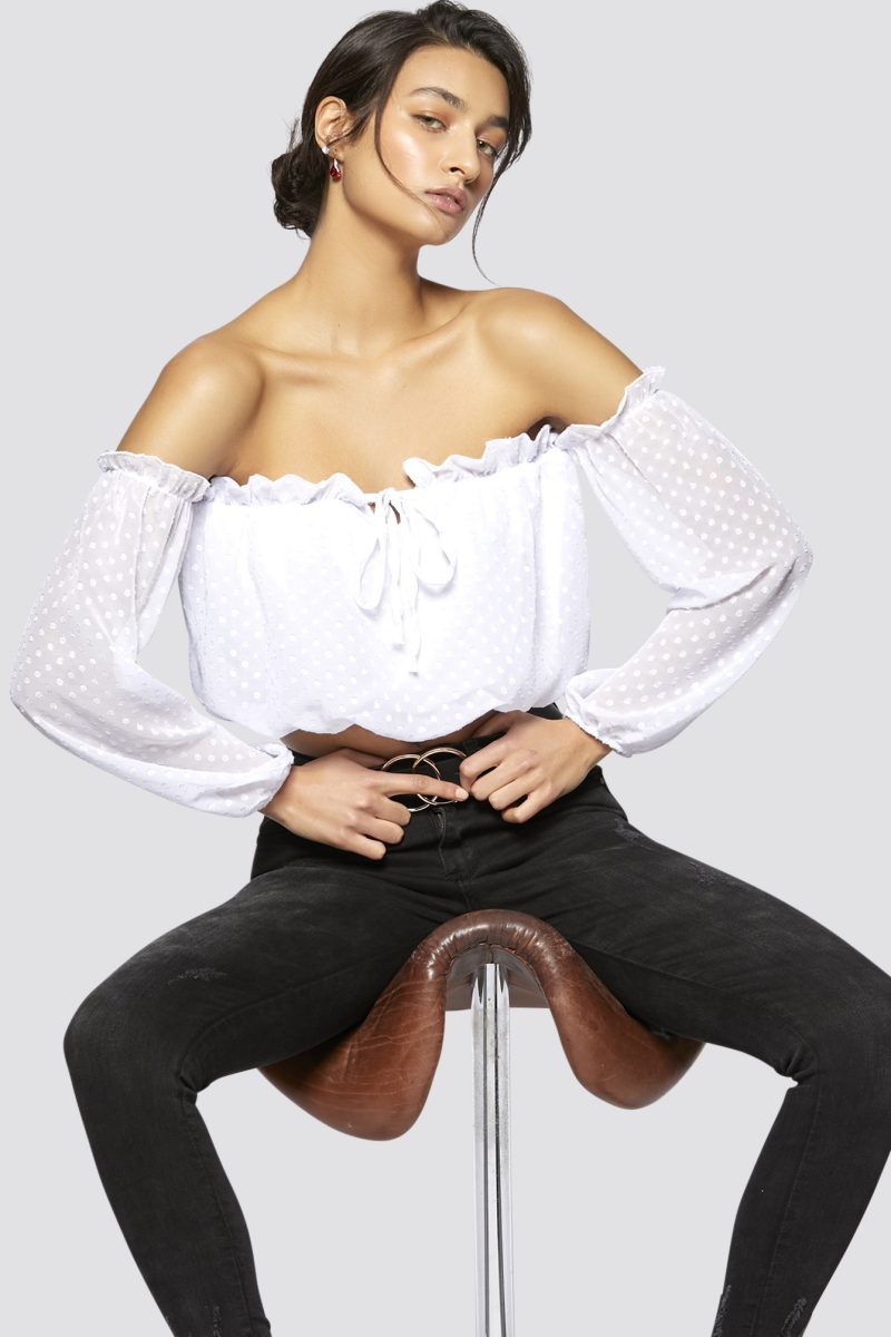 freshlions-off-shoulder-obertei-cropped-top-in-weiss-fl20159-e