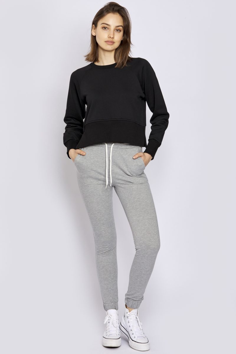 FL23-81bl-2-sweater-basic-mit-schlitz-in-schwarz